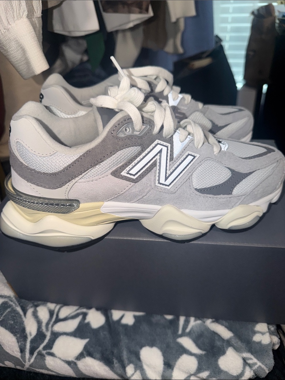 New Balance Women's Gray and Cream Chunky Sneaker